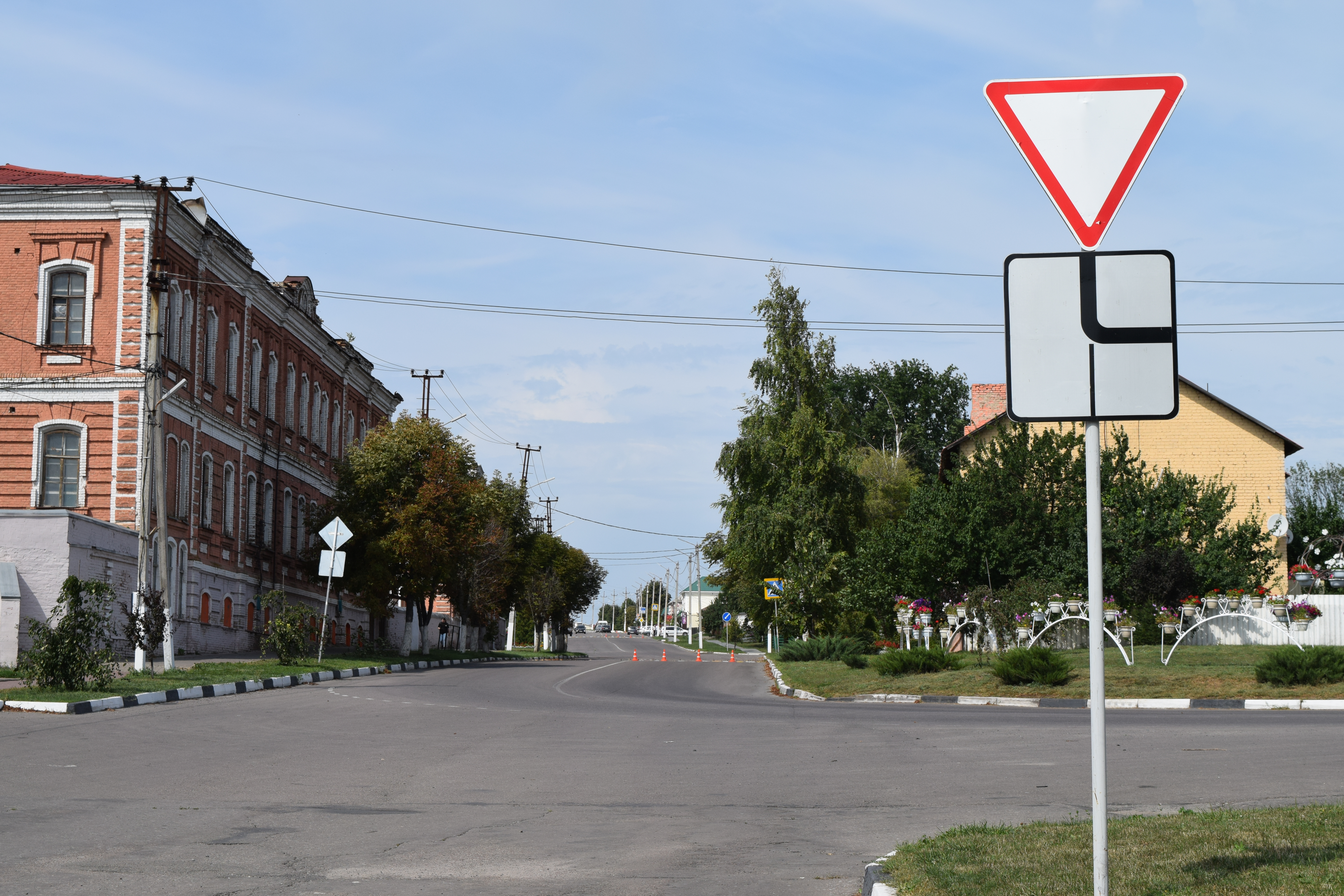 Информируем вас об ограничении дорожного движения на время празднования Дня Красногвардейского района.