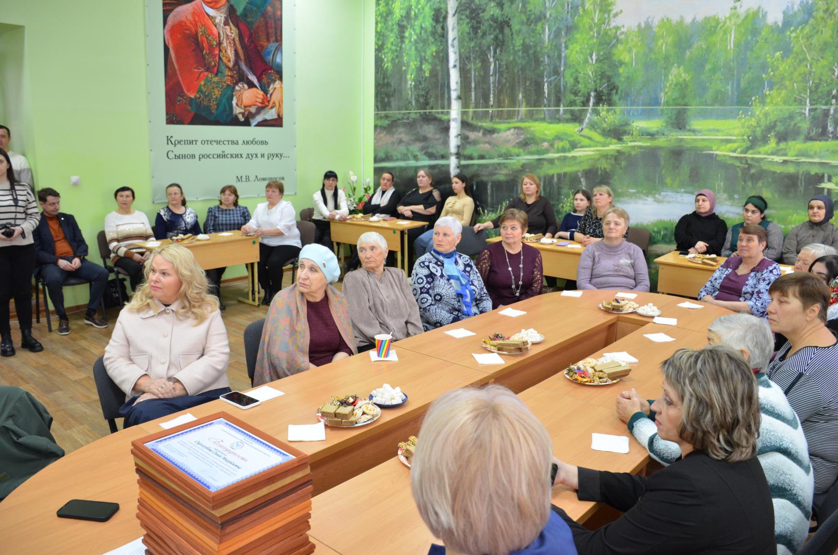 Патриотическая встреча с участием волонтерских объединений в рамках акции «Сильнее стали».