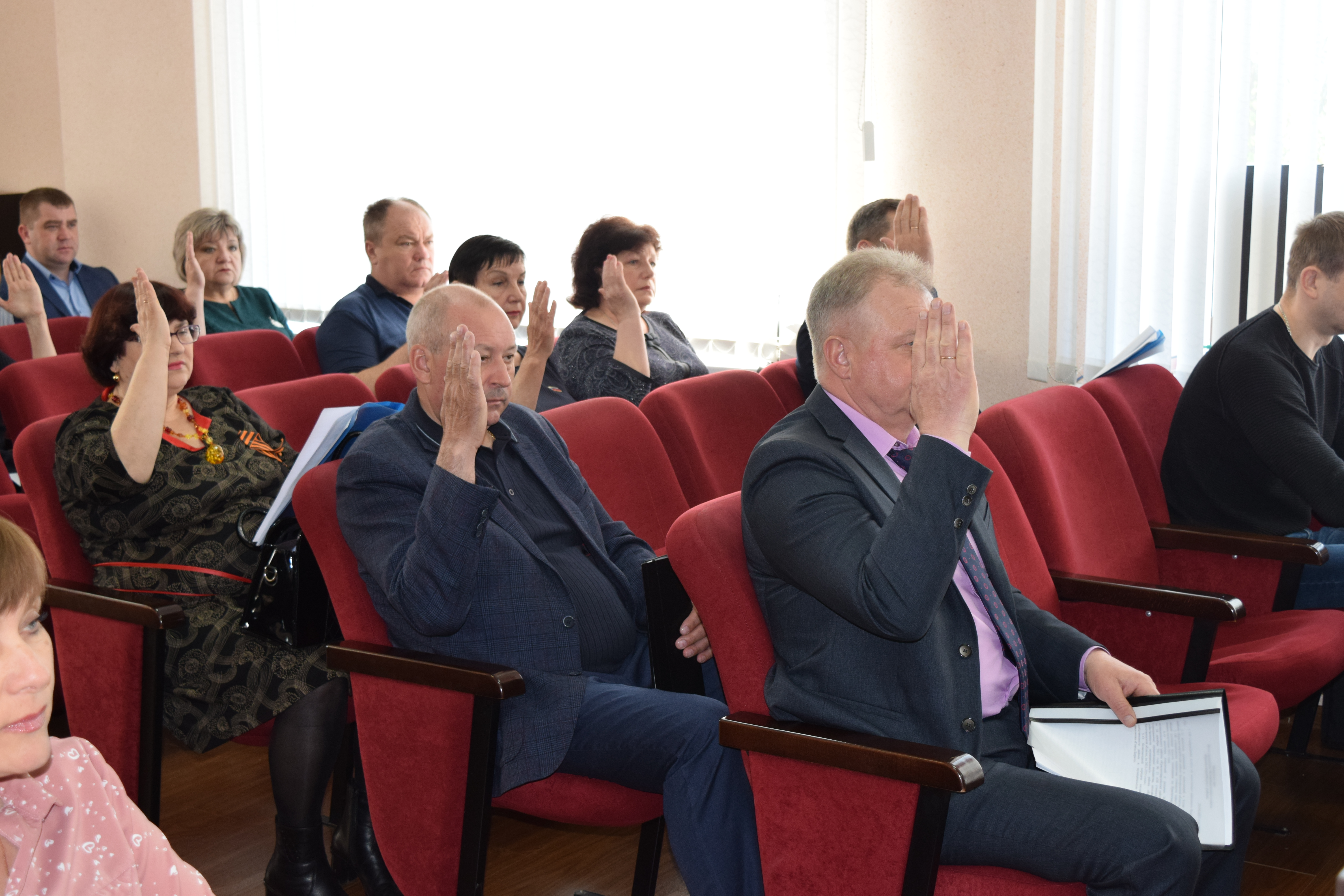 На заседании Муниципального совета приняли изменения в Устав Красногвардейского района