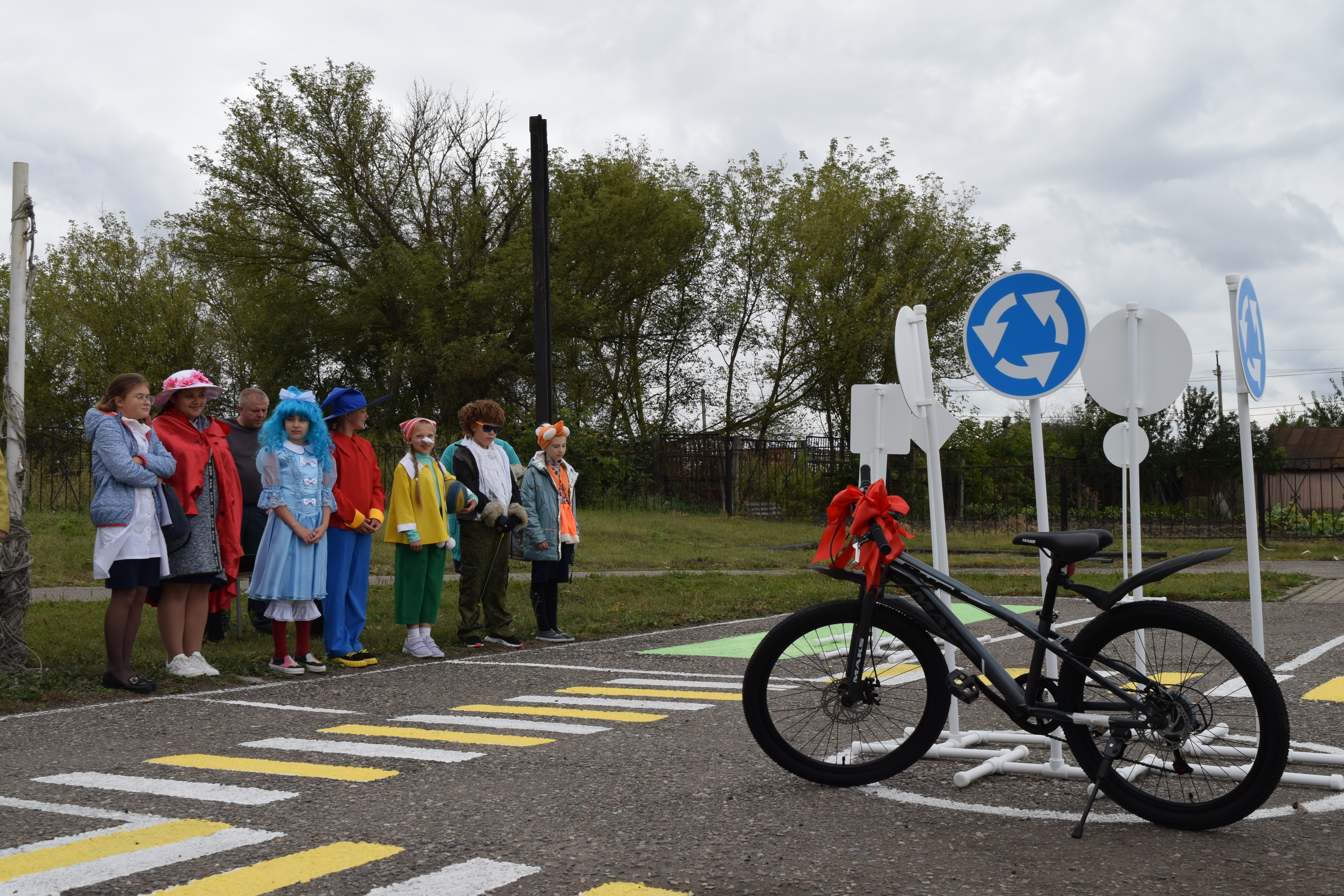 В Засосенской школе открыли детский пешеходный городок