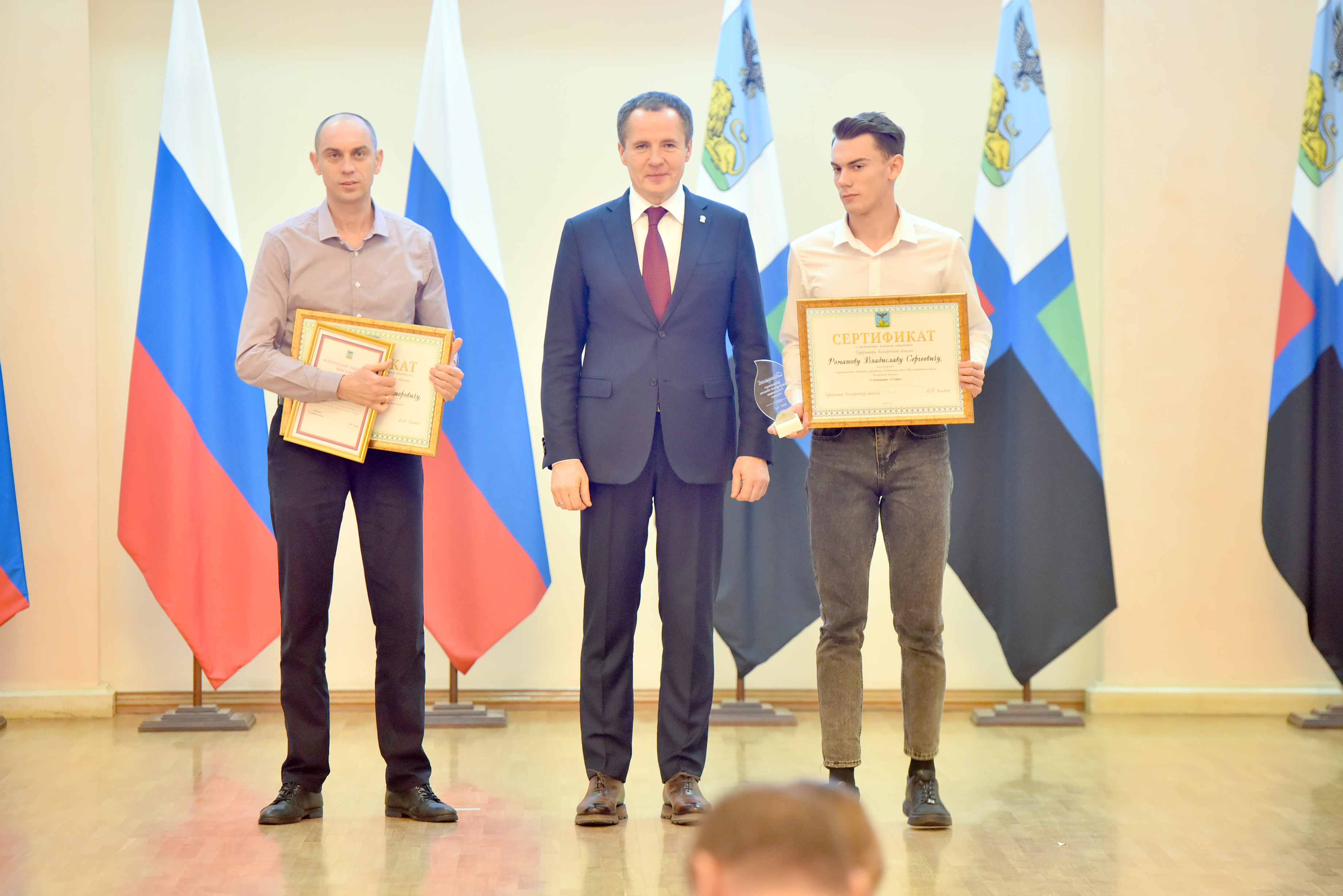 Губернатор Вячеслав Гладков наградил красногвардейского легкоатлета