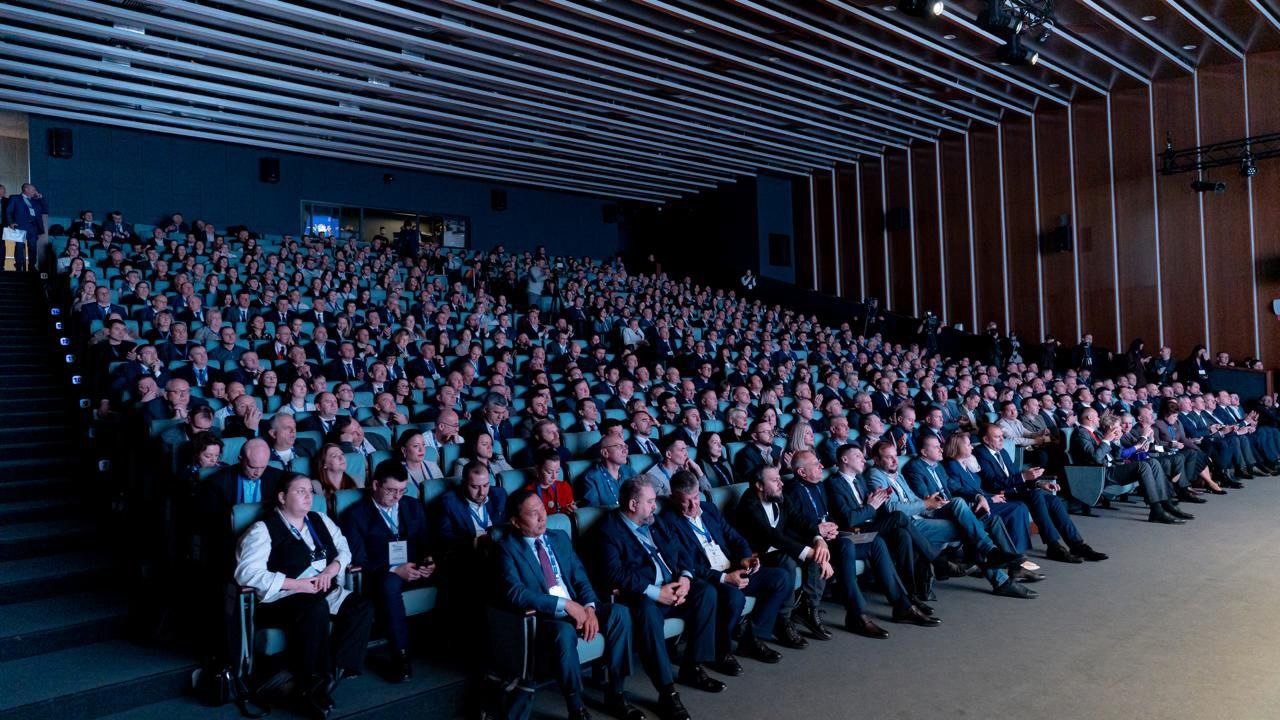 Будущее городов России формируется в Тюмени: 350 экспертов со всей страны обсуждают урбанистику и архитектуру.