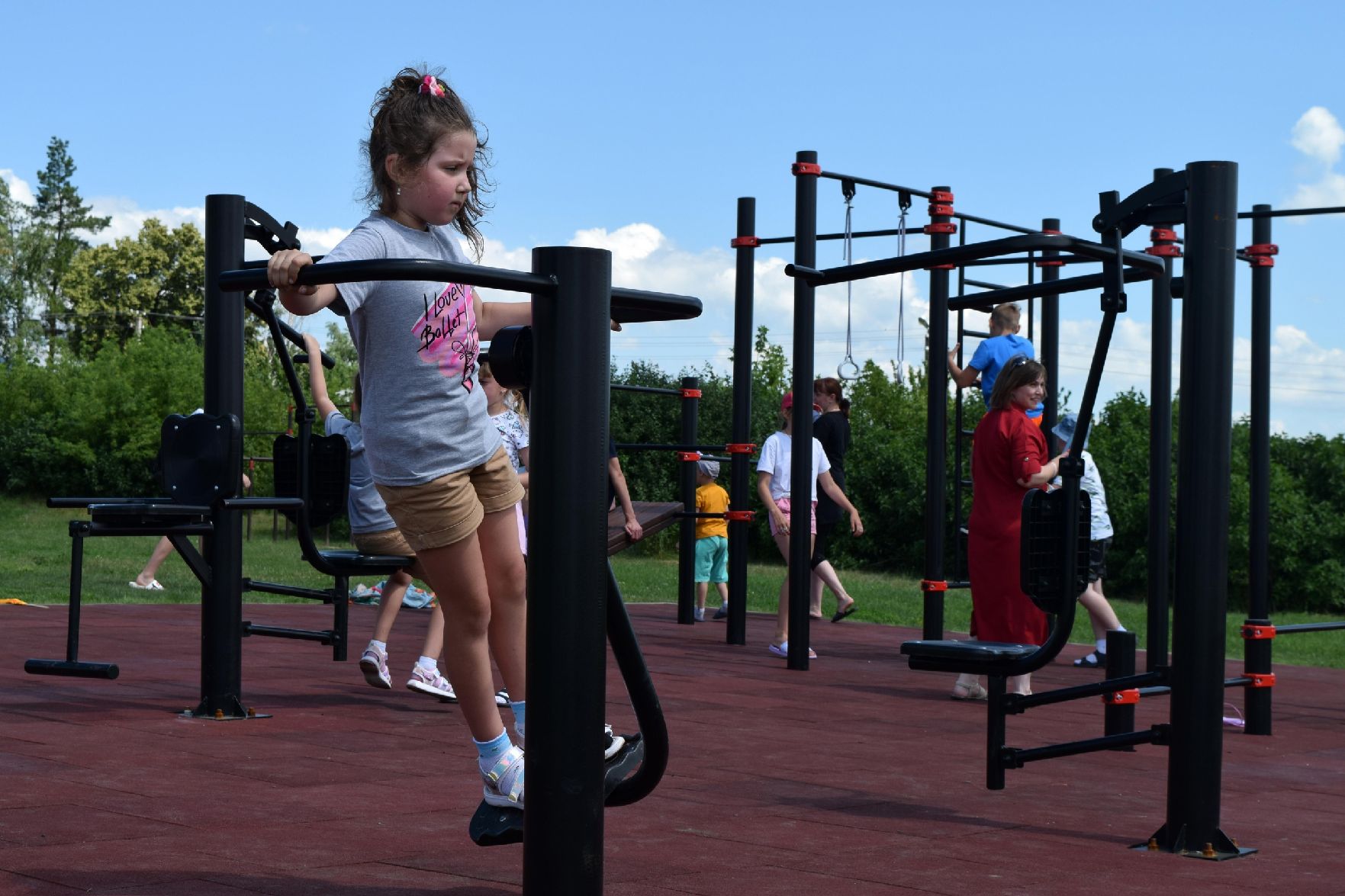 16 детских и спортивных площадок обустроены в Красногвардейском районе в 2022 году