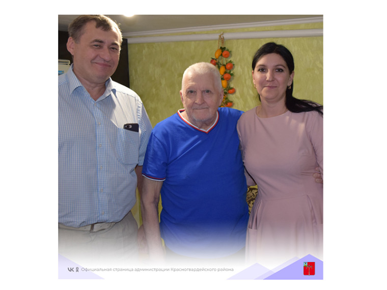 Яценко Владимир Иванович из села Засосна отмечает 90-летие. Яценко Владимир Иванович из села Засосна отмечает 90-летие.