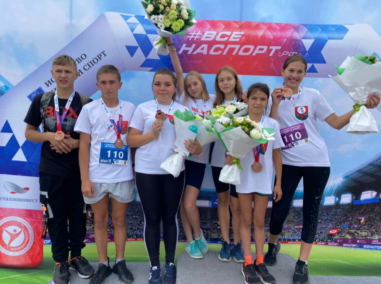 Более 1000 легкоатлетов приняли участие в забеге «Губернаторская эстафета».