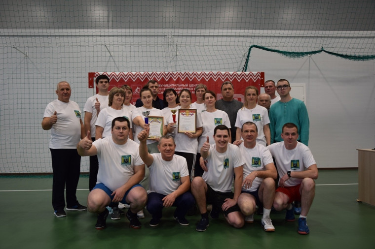 Пять команд агропромышленного комплекса района боролись в спартакиаде за звание лучшей. Пять команд агропромышленного комплекса района боролись в спартакиаде за звание лучшей.