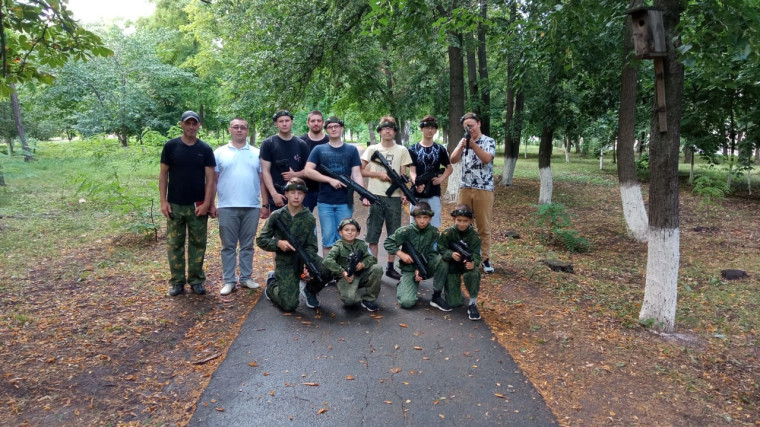 500 красногвардейцев стали участниками игры в лазертаг.