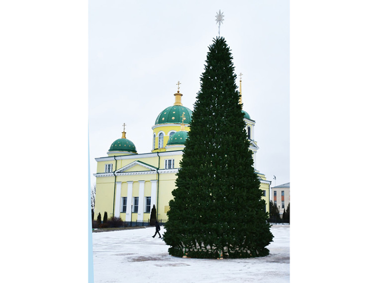 Новенькая, с иголочки, красуется на Соборной площади главная ёлка района, а у нас недельный дайджест #новостиоднойстрокой. Новенькая, с иголочки, красуется на Соборной площади главная ёлка района, а у нас недельный дайджест #новостиоднойстрокой.