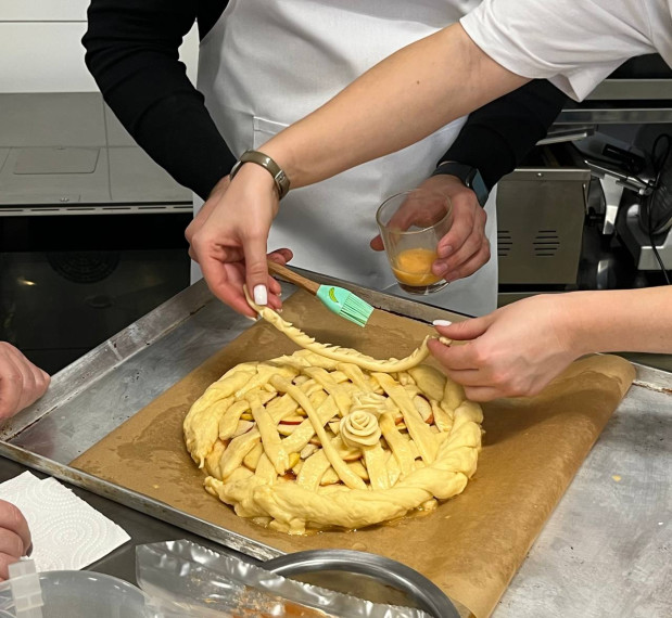 В преддверии Дня матери, в ОГАПОУ «Губкинский горно-политехнический колледж», в рамках федерального партийного проекта «Женское движение Единой России», прошла акция «Вкус заботы».