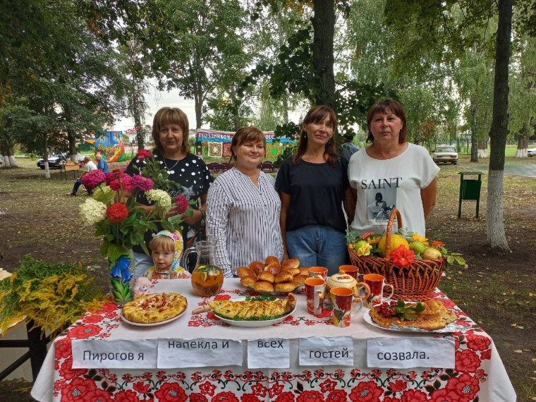 Второй районный брендовый фестиваль пирожка «С пылу, с жару» прошёл в парке Новохуторного дома культуры.