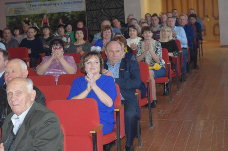 Тружеников  Красногвардейского района поздравили с Днём работника сельского хозяйства и перерабатывающей промышленности.