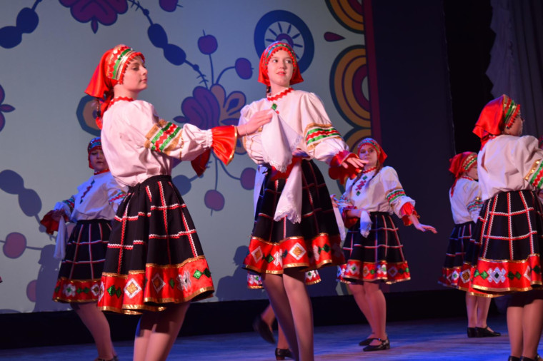 В Красногвардейском районе День флага Белгородской области отметили вручением паспортов юным красногвардейцам.