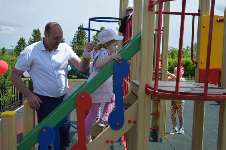 16 детских и спортивных площадок обустроены в Красногвардейском районе в 2022 году.
