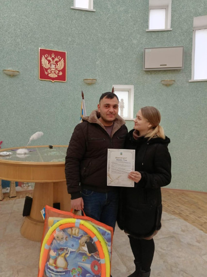 191 семья Красногвардейского района получила наборы для новорождённых в 2022 году.