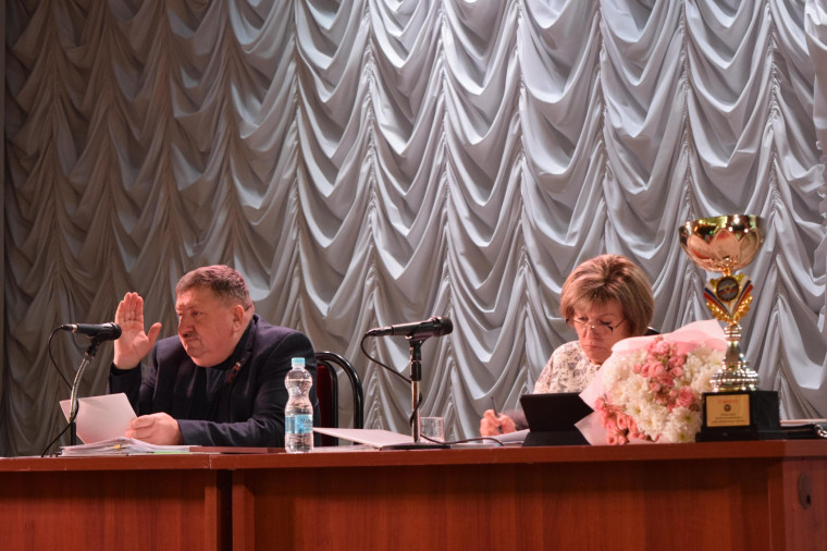 На 52-ом заседании муниципального совета Красногвардейского района было принято 12 решений.