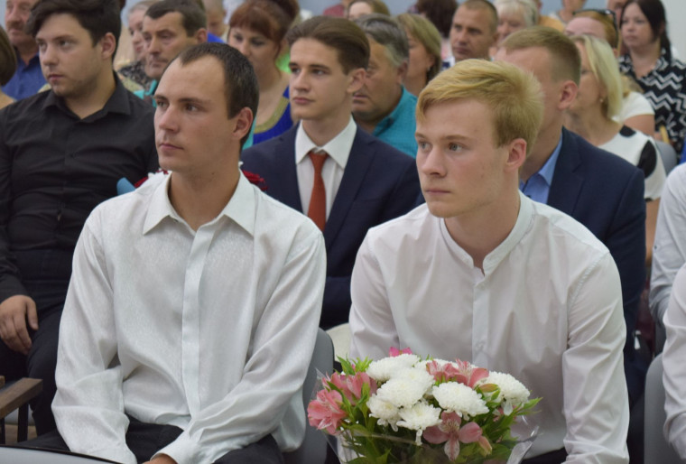 112 дипломов о среднем специальном образовании вручили выпускникам Бирючанского техникума.