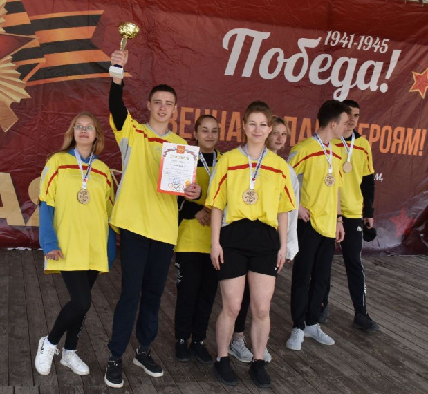 Более 200 спортсменов приняли участие в эстафете, посвящённой 78-й годовщине Победы в Великой Отечественной войне.