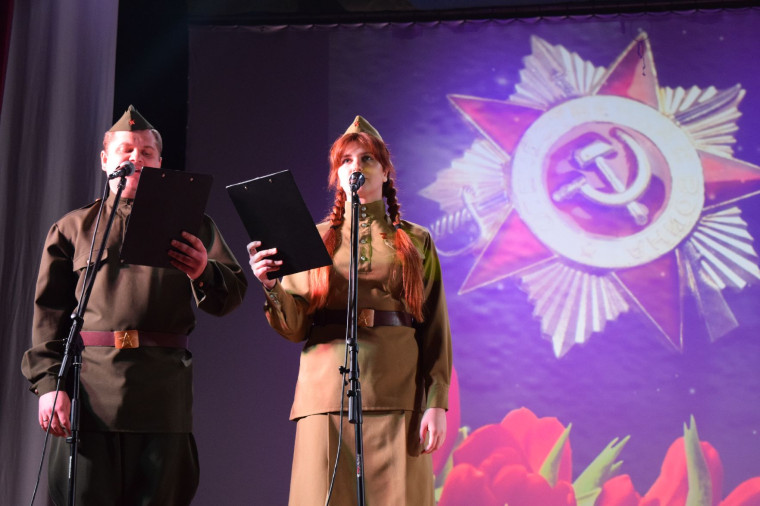 Двум жителям района, участникам СВО, вручили орден и медаль на концерте в честь Дня Великой Победы.