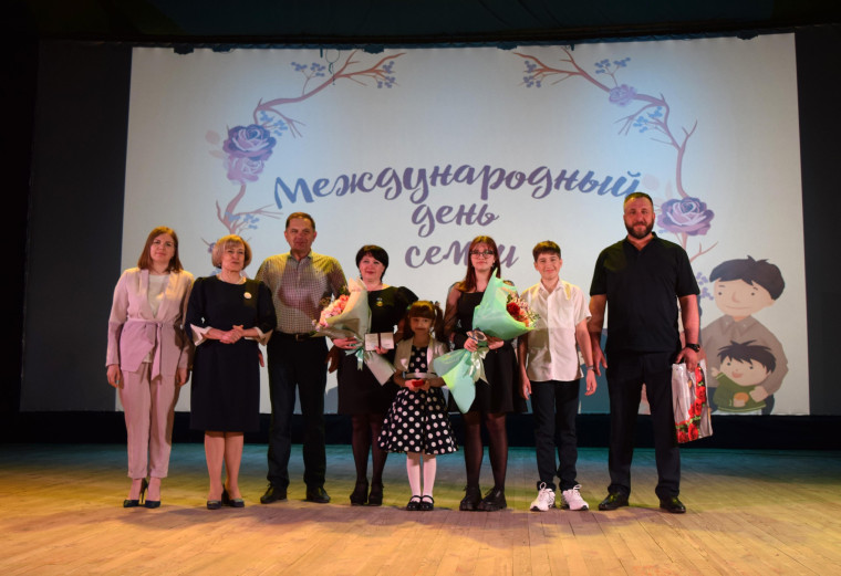Четырём активным красногвардейским мамам вручены Почётные знаки Белгородской области «Материнская слава».