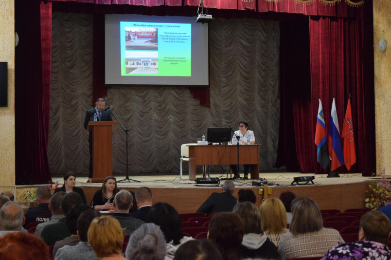 Алексей Кулешов рассказал о социально-экономическом развитии Засосенского сельского поселения.