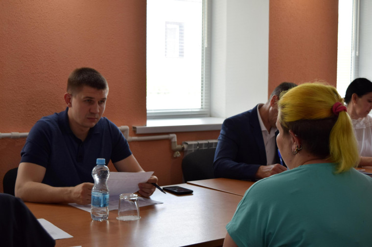 Депутат Белгородской областной Думы Виталий Дунайцев провёл приём граждан в Бирюче.