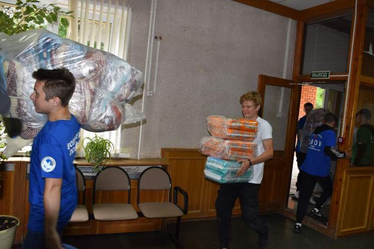 В Красногвардейский район прибыла гуманитарная помощь для жителей приграничных территорий, покинувших свои дома.