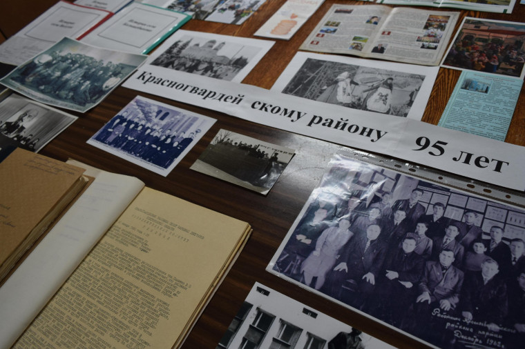Школьники побывали на экскурсии в муниципальном архиве.