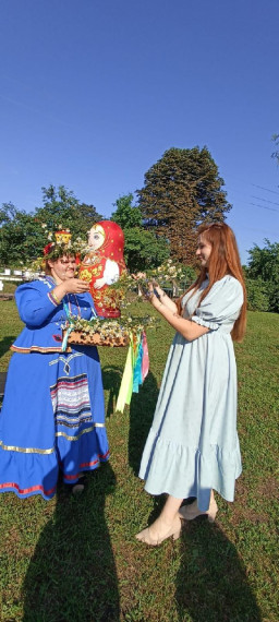Восьмой районный фестиваль народного творчества «Цветочный карагод» прошёл в районе.