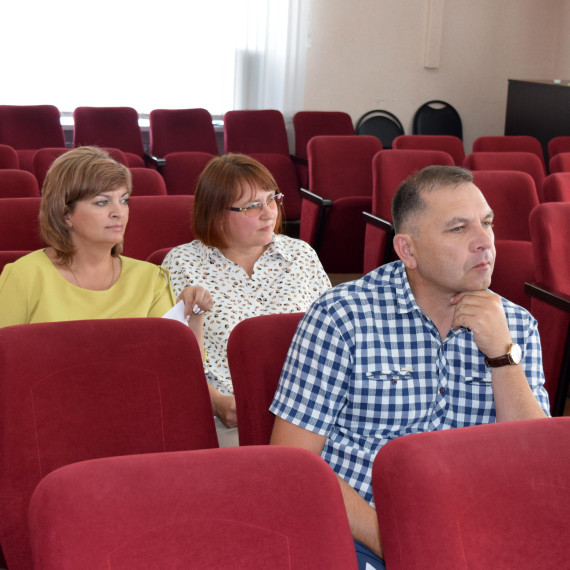 12 человек пришли на личный приём к главе администрации района Анне Куташовой.