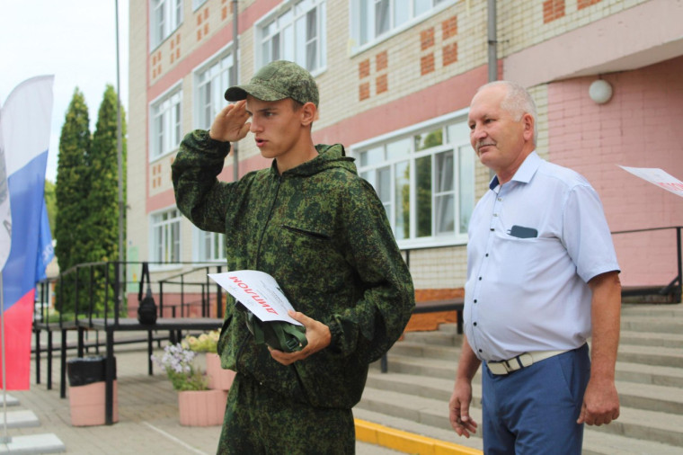 463 школьника побывали на военно-исторических сборах «Армата» в Красногвардейском районе.