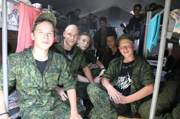463 школьника побывали на военно-исторических сборах «Армата» в Красногвардейском районе.