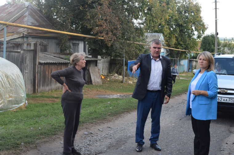 Временно исполняющий обязанности главы администрации Красногвардейского района Галина Руденко провела выездной приём в Ливенке.
