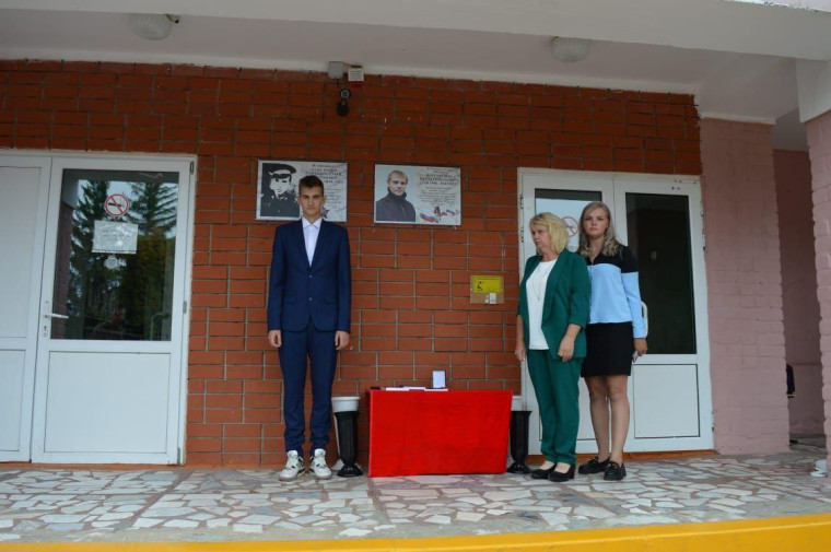 В Веселовском сельском поселении открыли мемориальные доски в память об участниках СВО.