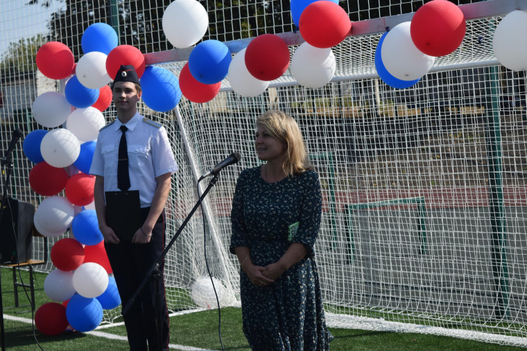 В Ливенской школе № 1 открыли новый стадион.