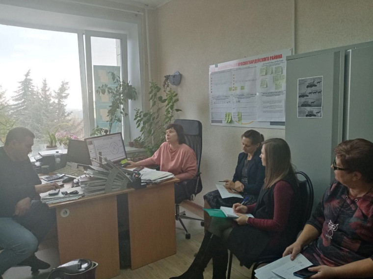 Сотрудники администрации Красногвардейского района продолжают обучение сервис-дизайну.