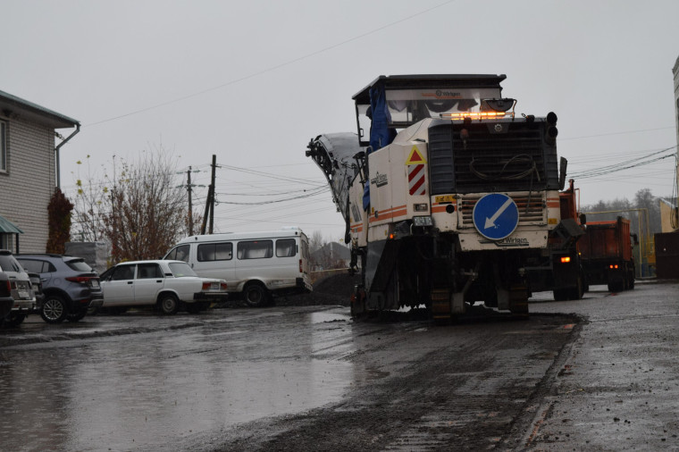 Дорожники приступили к ремонтным работам на улице Маркина в Бирюче.