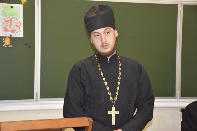 Отдел по делам молодёжи Валуйской епархии провёл в Бирюче встречу со студентами техникума.
