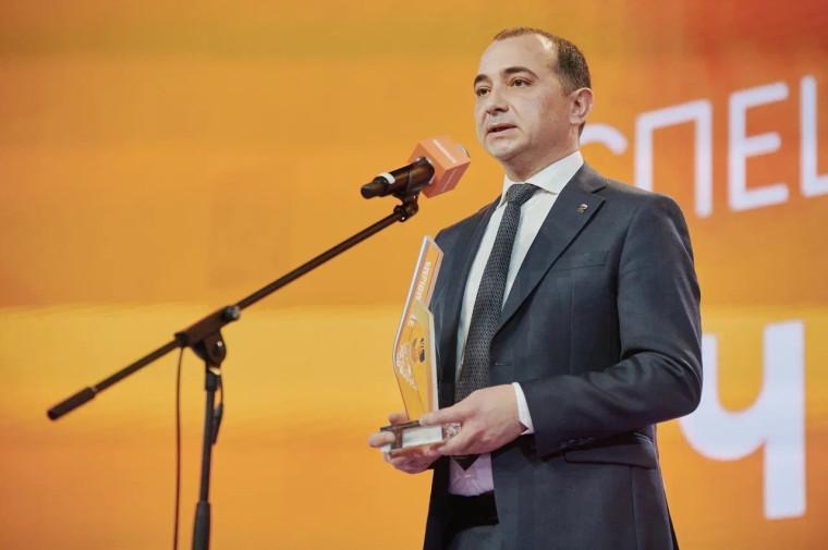Премией «Человек года» награжден глава администрации Шебекинского городского округа Владимир Жданов.