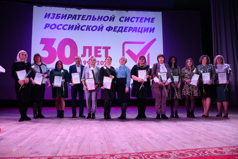 35 наград вручены организаторам выборов по случаю 30-летия избирательной системы РФ.