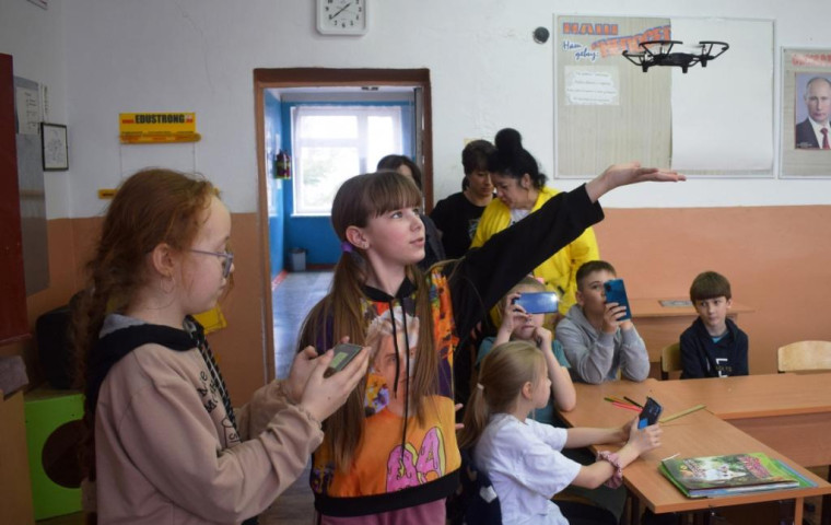 В рамках федерального проекта «Современная школа» национального проекта «Образование» на территории Красногвардейского района функционируют 12 центров образования «Точка роста».