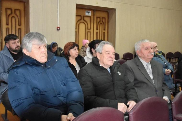 В Новохуторном состоялся отчёт главы администрации поселения Татьяны Татарницкой.