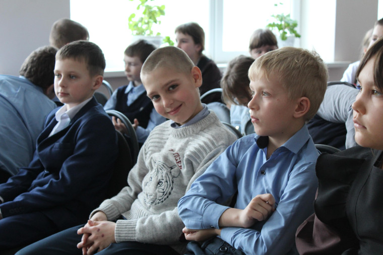 Учащиеся Большебыковской школы встретились с героем второй Чеченской операции Николаем Жидких.