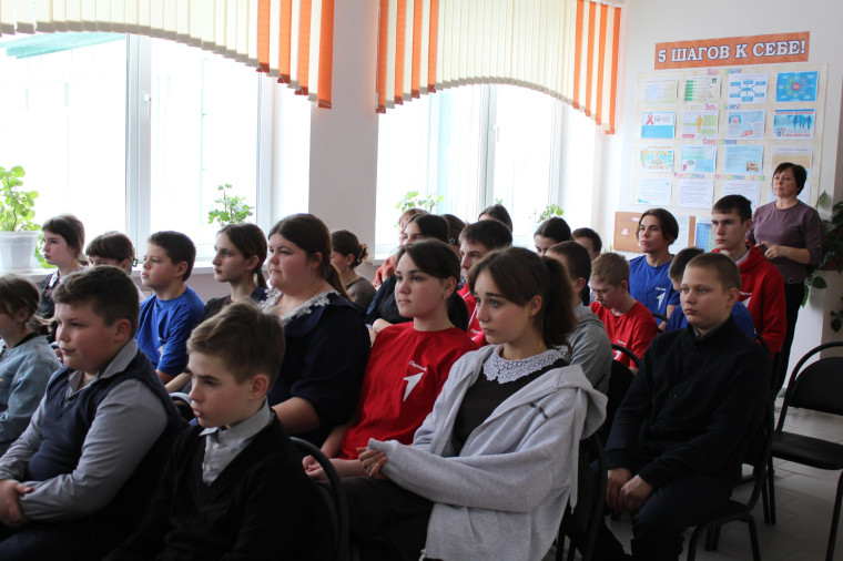 Учащиеся Большебыковской школы встретились с героем второй Чеченской операции Николаем Жидких.