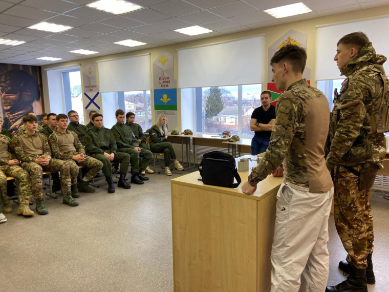 Участники специальной военной операции провели занятие по тактической медицине для курсантов Центра «Воин».
