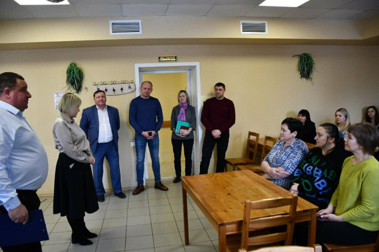 Галина Руденко встретилась с работниками красногвардейских свинокомплексов.