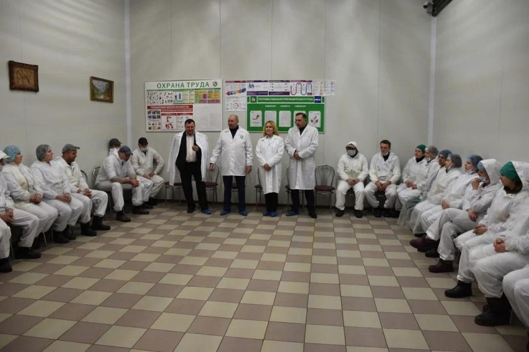 На предприятии ЗАО «Мясной Двор» прошла встреча представителей администрации района с работниками.
