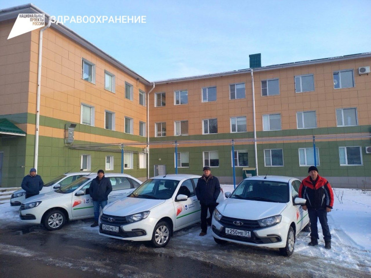 Губернатор Вячеслав Гладков вручил ключи от 4 новых автомобилей Красногвардейской ЦРБ.