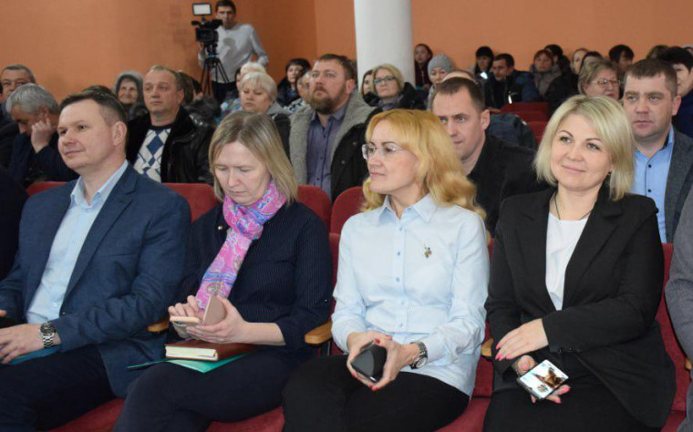 На отчёте в Ливенке глава администрации поселения Игорь Шишлянников уделил особое внимание благоустройству территории.