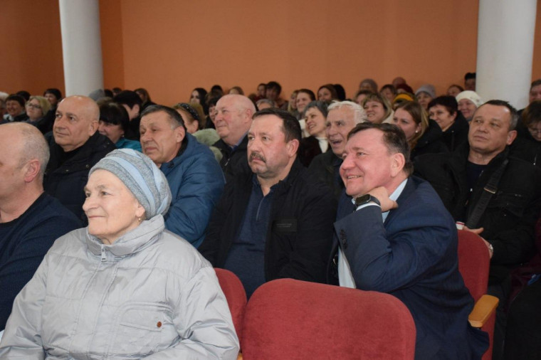На отчёте в Ливенке глава администрации поселения Игорь Шишлянников уделил особое внимание благоустройству территории.