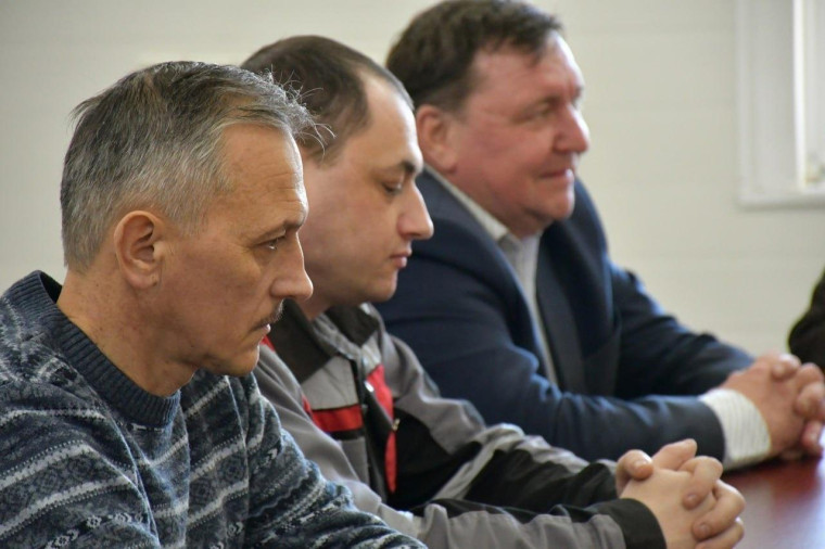 В Ливенке прошла встреча представителей районной администрации с коллективом комбикормового завода.